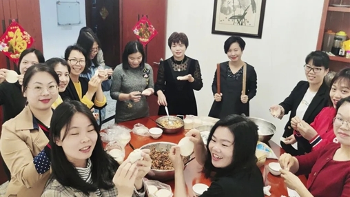 共享歡樂(lè ) | 百裕集團營(yíng)銷(xiāo)中心喜樂(lè )鬧元宵、暖心慶生日