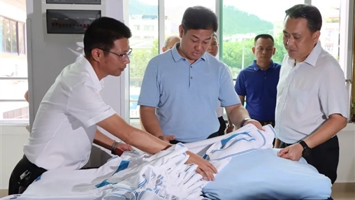 梧州市市委常委、統戰部部長(cháng)何世恰蒞臨百裕集團調研指導